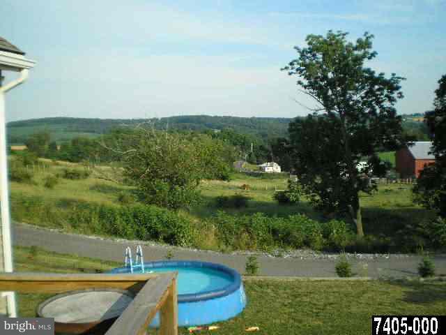 887 White Oak Road Windsor, PA 17366 - Photo 3 of 5