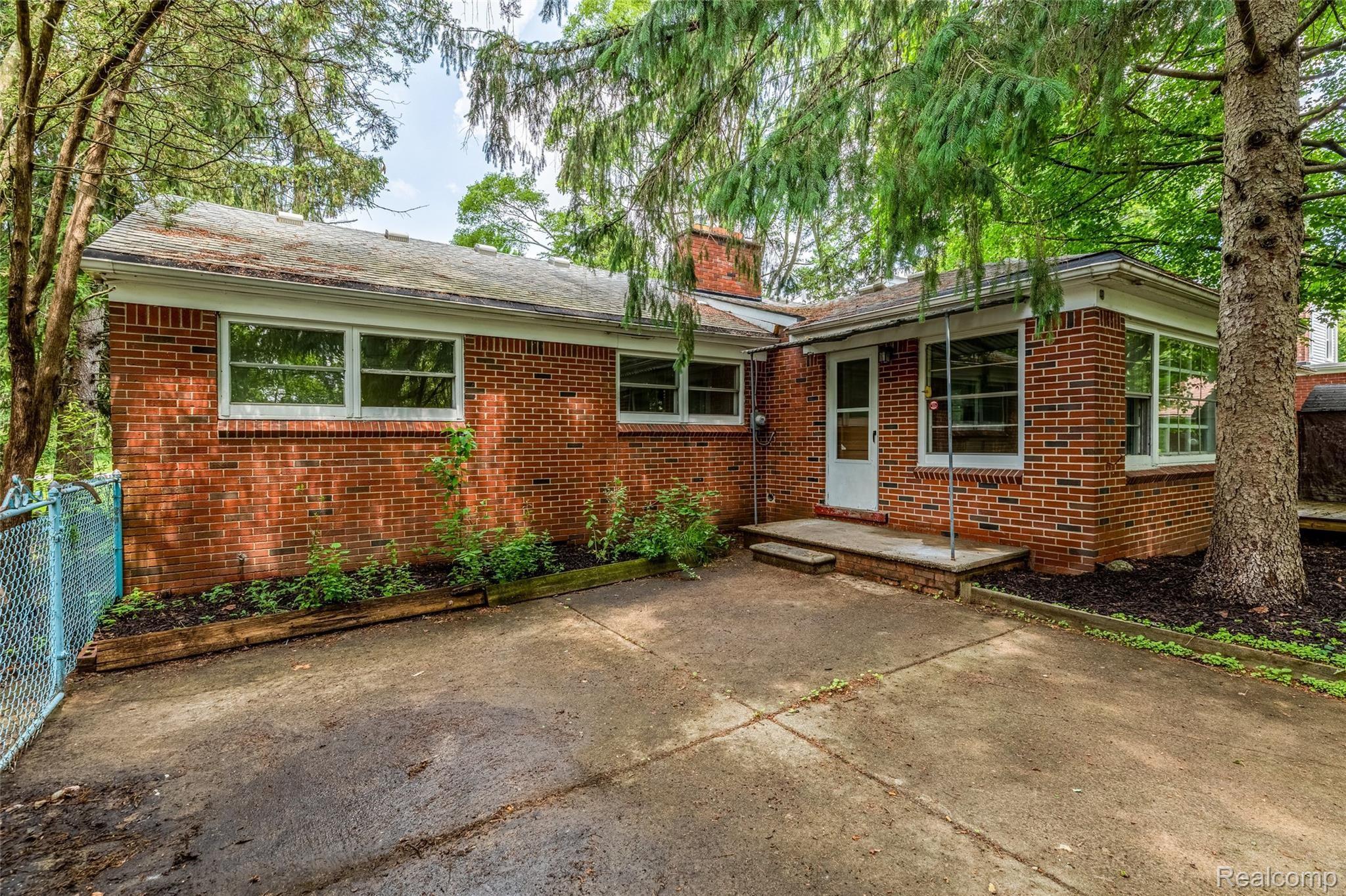 19475 Midway Road Southfield, MI 48075 - Photo 5 of 25 5.Back
