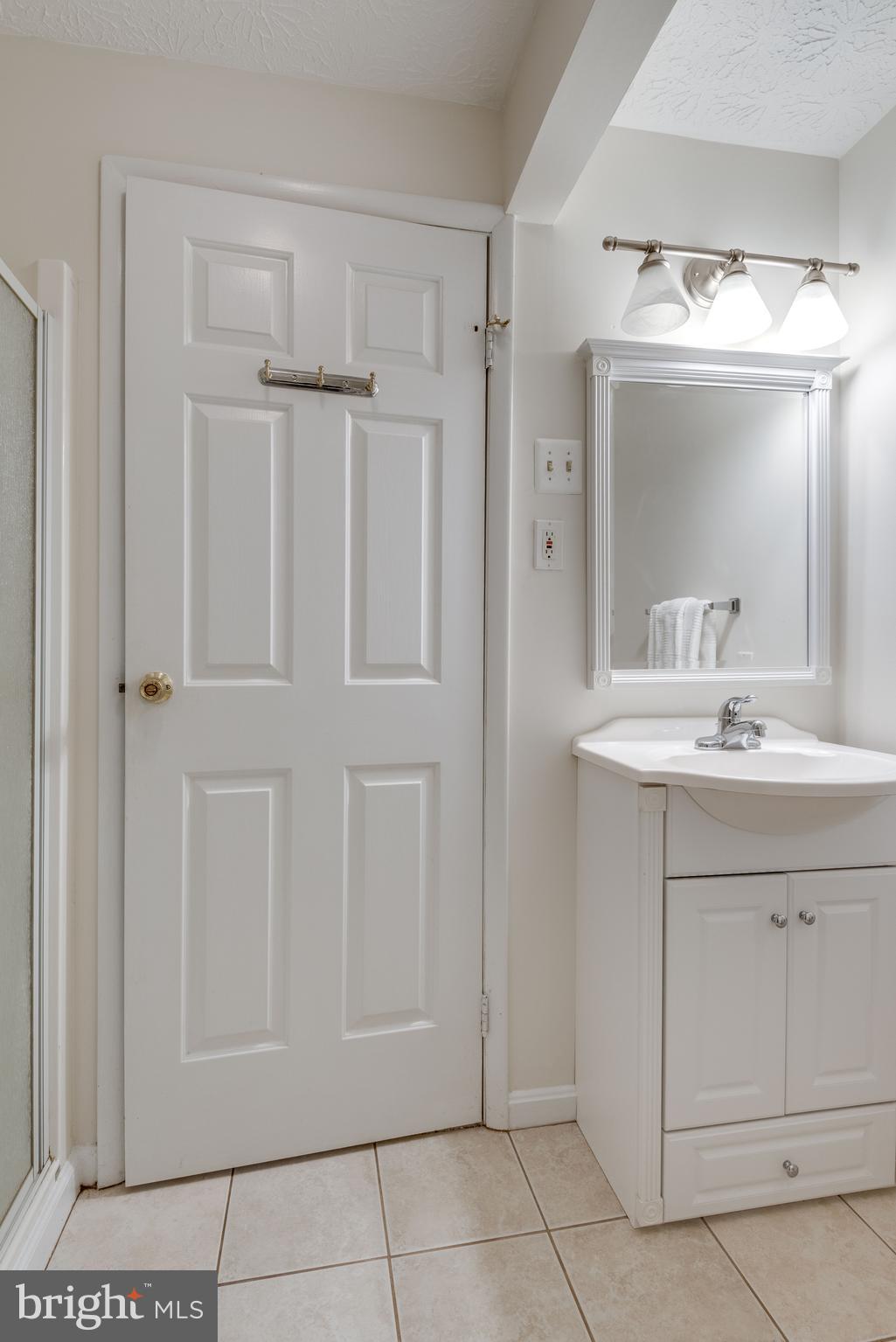 1600 Barnstead Drive Reston, VA 20194 - Photo 28 of 37 Full bathroom with shower stall