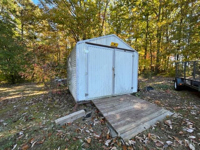 7338 Red House Road Appomattox, VA 24522 - Photo 19 of 28 a backyard of a house