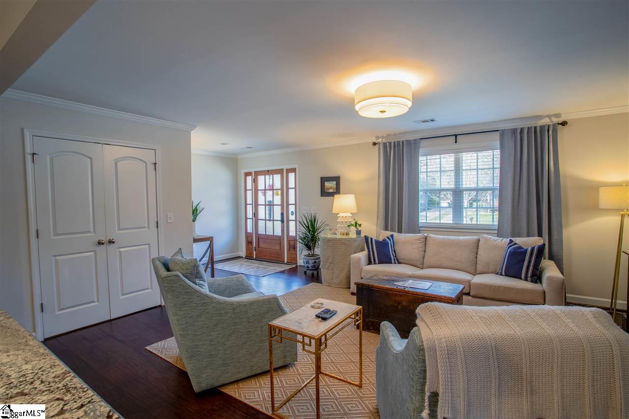 611 Parkins Mill Road Greenville, SC 29607 - Photo 4 of 32