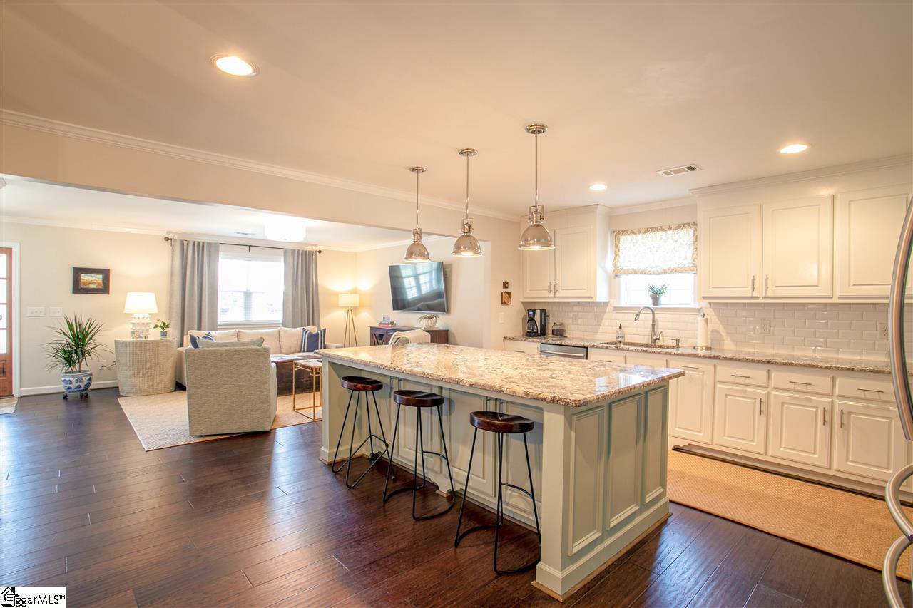 611 Parkins Mill Road Greenville, SC 29607 - Photo 6 of 32