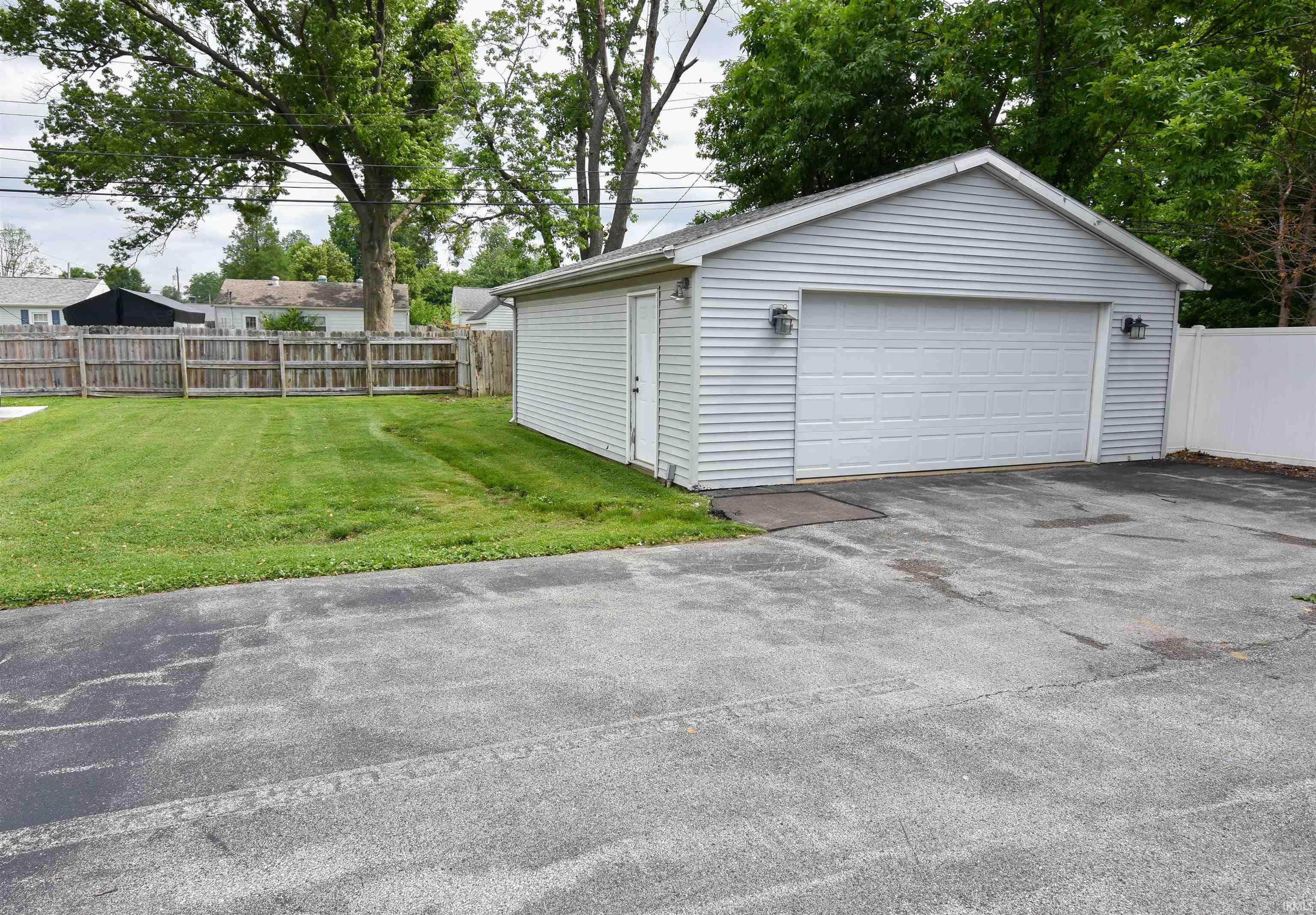621 West Mill Road Evansville, IN 47710 - Photo 20 of 25