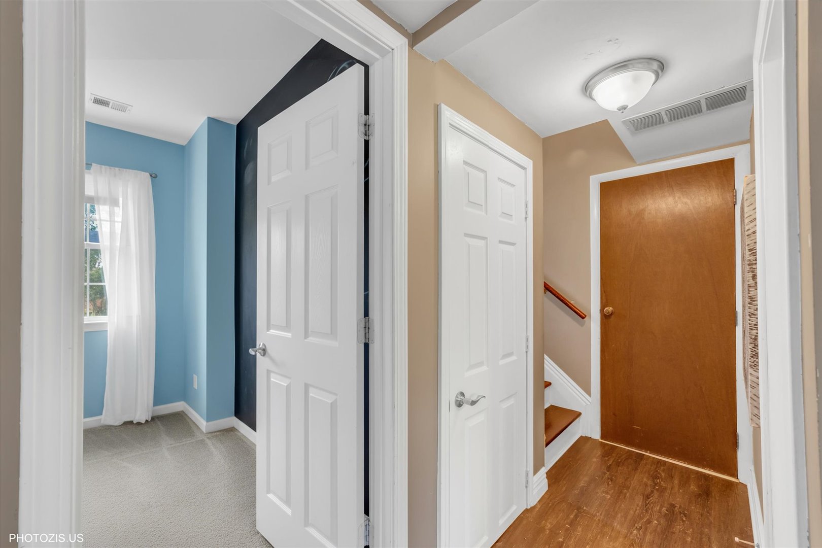 1352 West Oakmont Road Hoffman Estates, IL 60169 - Photo 33 of 42 a view of a hallway with interior of the house