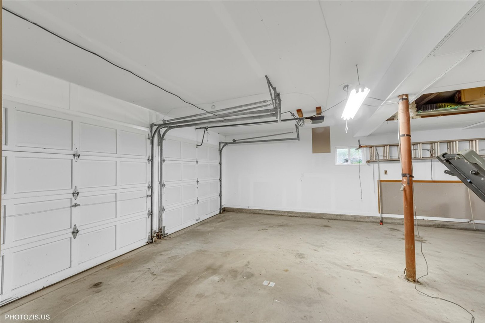 1352 West Oakmont Road Hoffman Estates, IL 60169 - Photo 40 of 42 a view of a garage