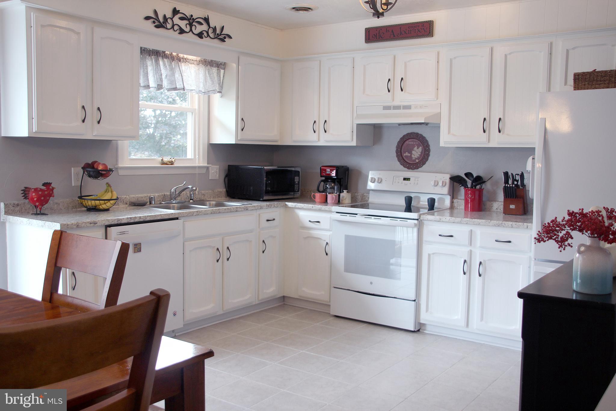 10 Colonial Court Hanover, PA 17331 - Photo 4 of 26 Gallery Image 4