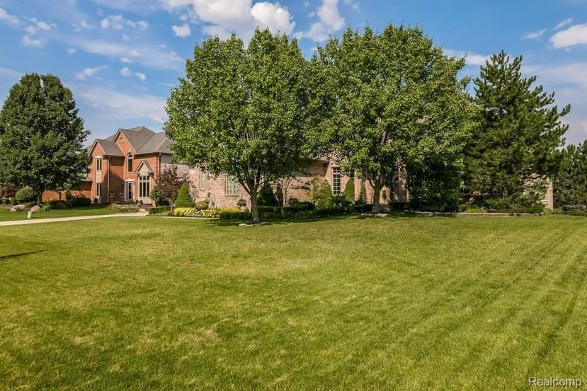 3811 Elk Drive Rochester, MI 48306 - Photo 2 of 40