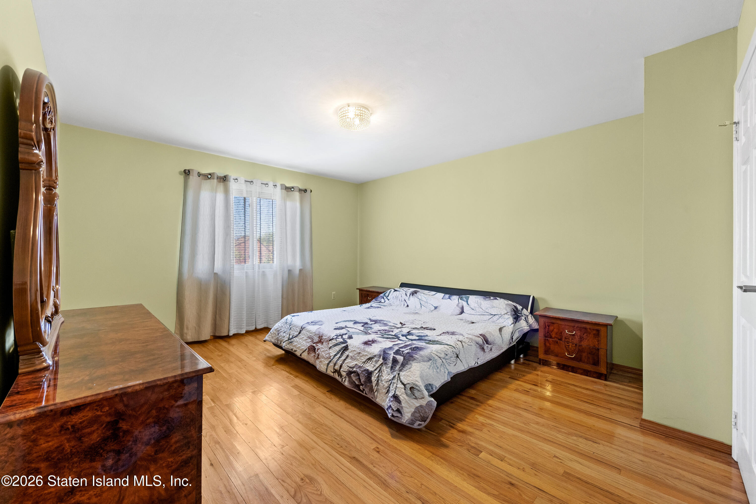 979 West Fingerboard Road Staten Island, NY 10304 - Photo 15 of 31 15
