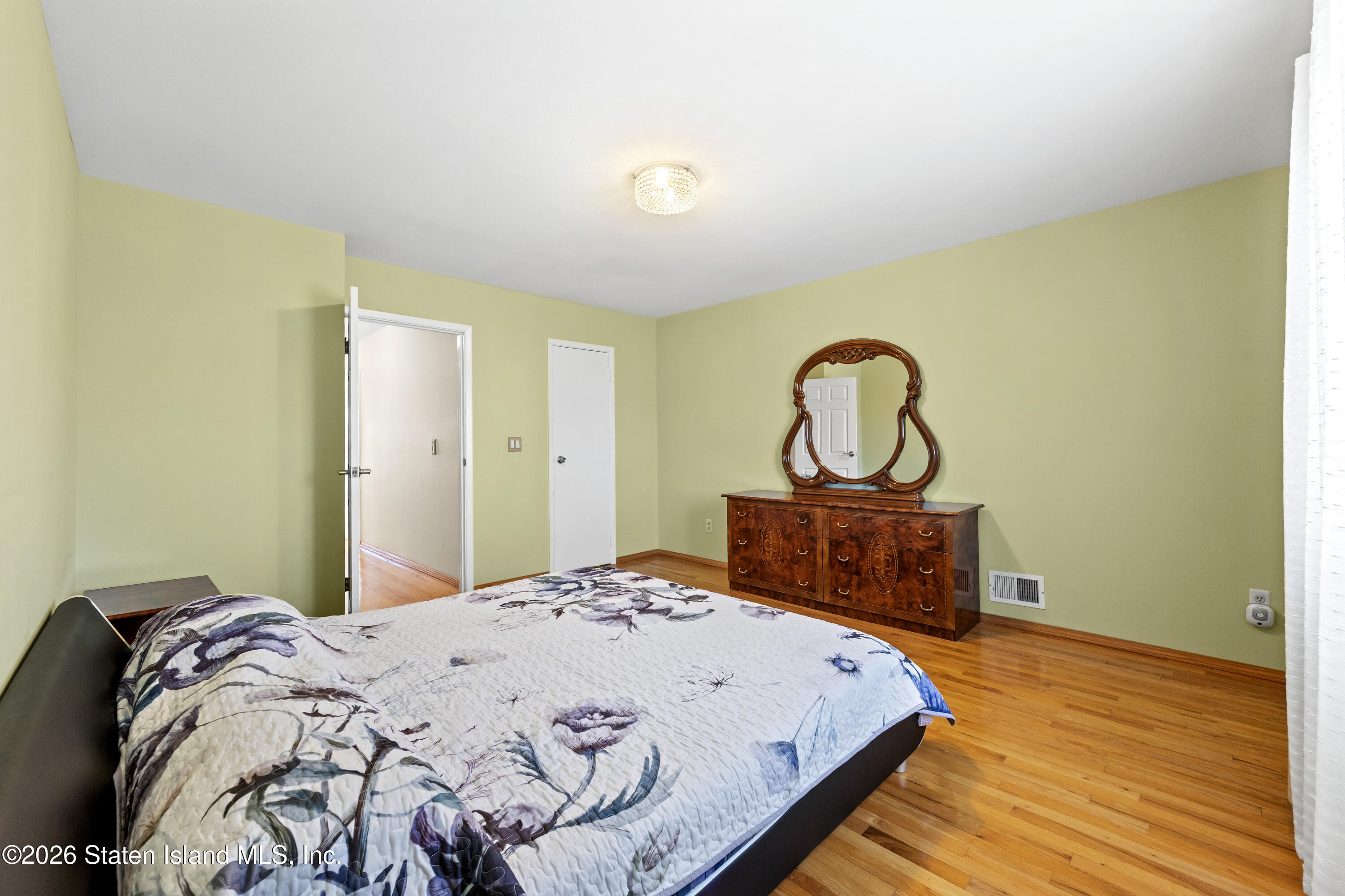 979 West Fingerboard Road Staten Island, NY 10304 - Photo 16 of 31 16