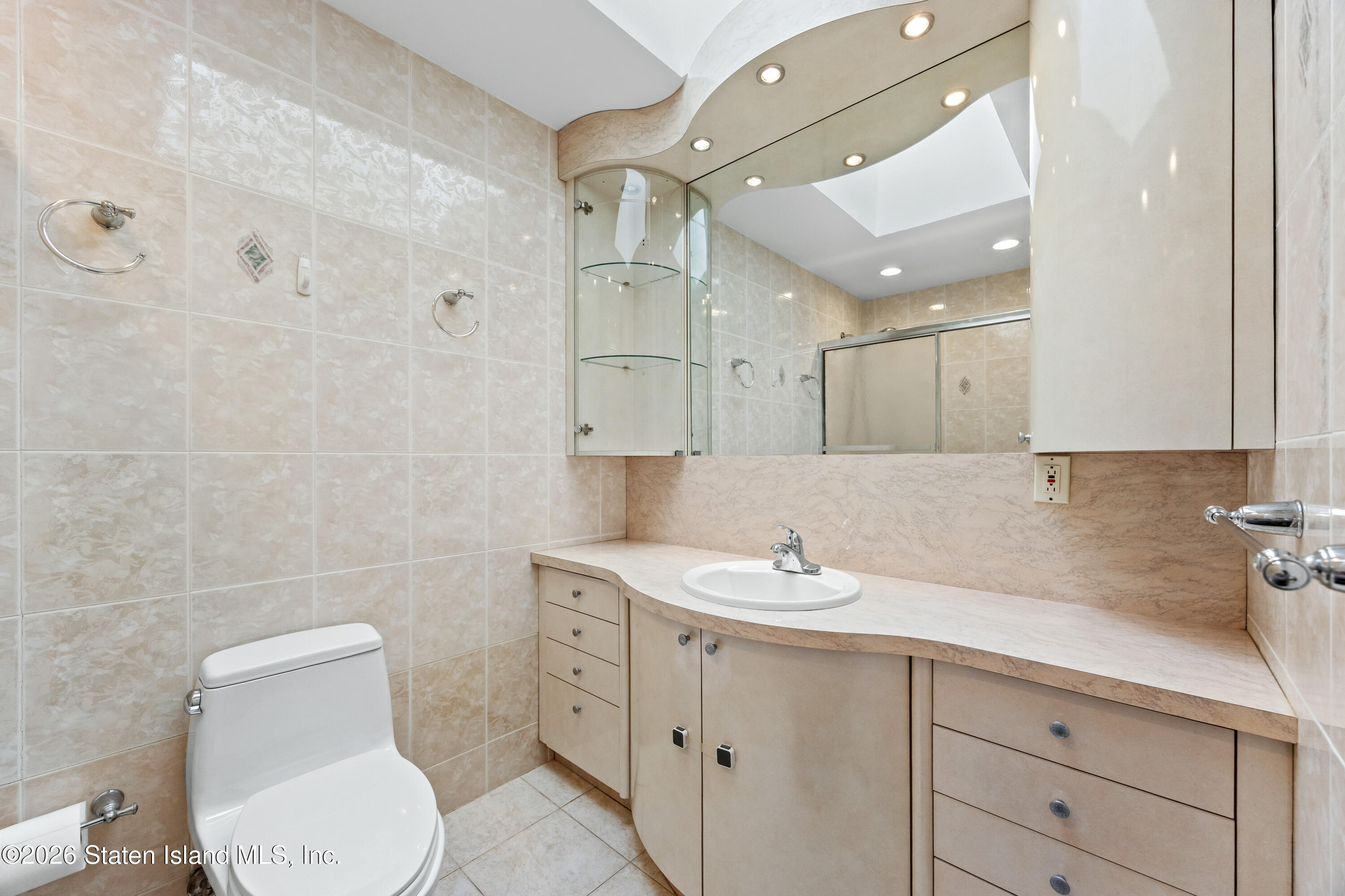 979 West Fingerboard Road Staten Island, NY 10304 - Photo 18 of 31 18