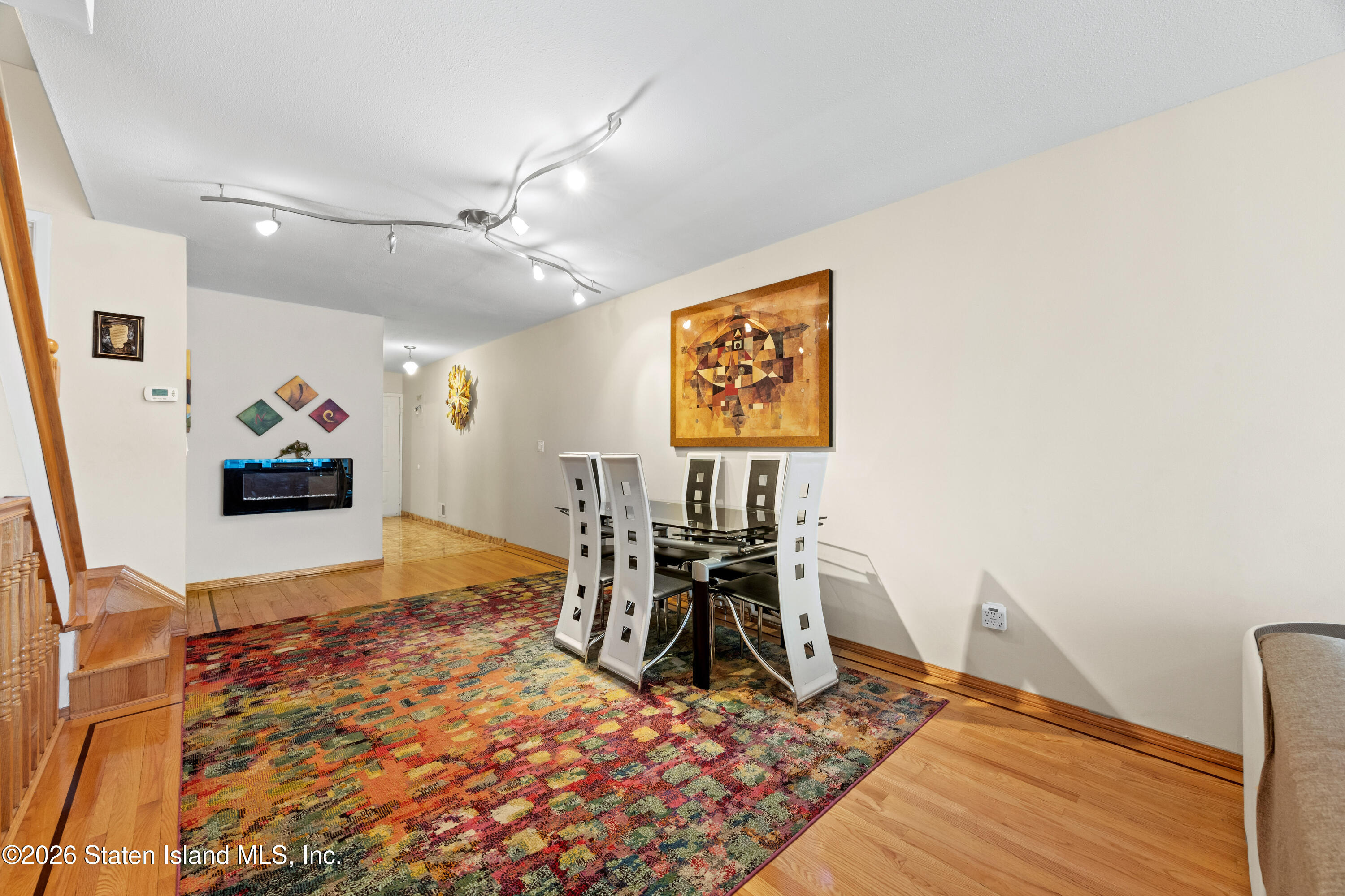 979 West Fingerboard Road Staten Island, NY 10304 - Photo 4 of 31 4