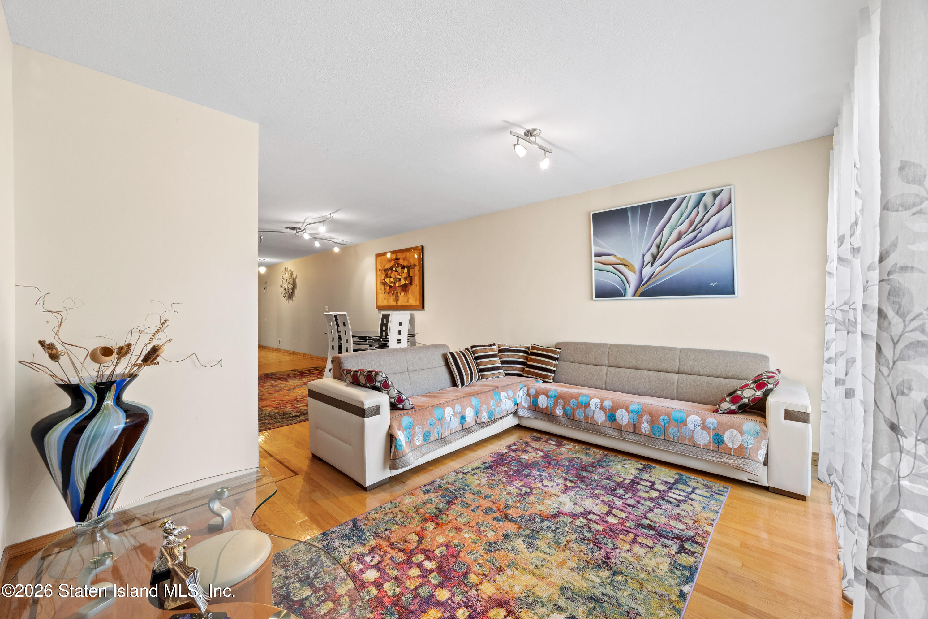 979 West Fingerboard Road Staten Island, NY 10304 - Photo 7 of 31 7