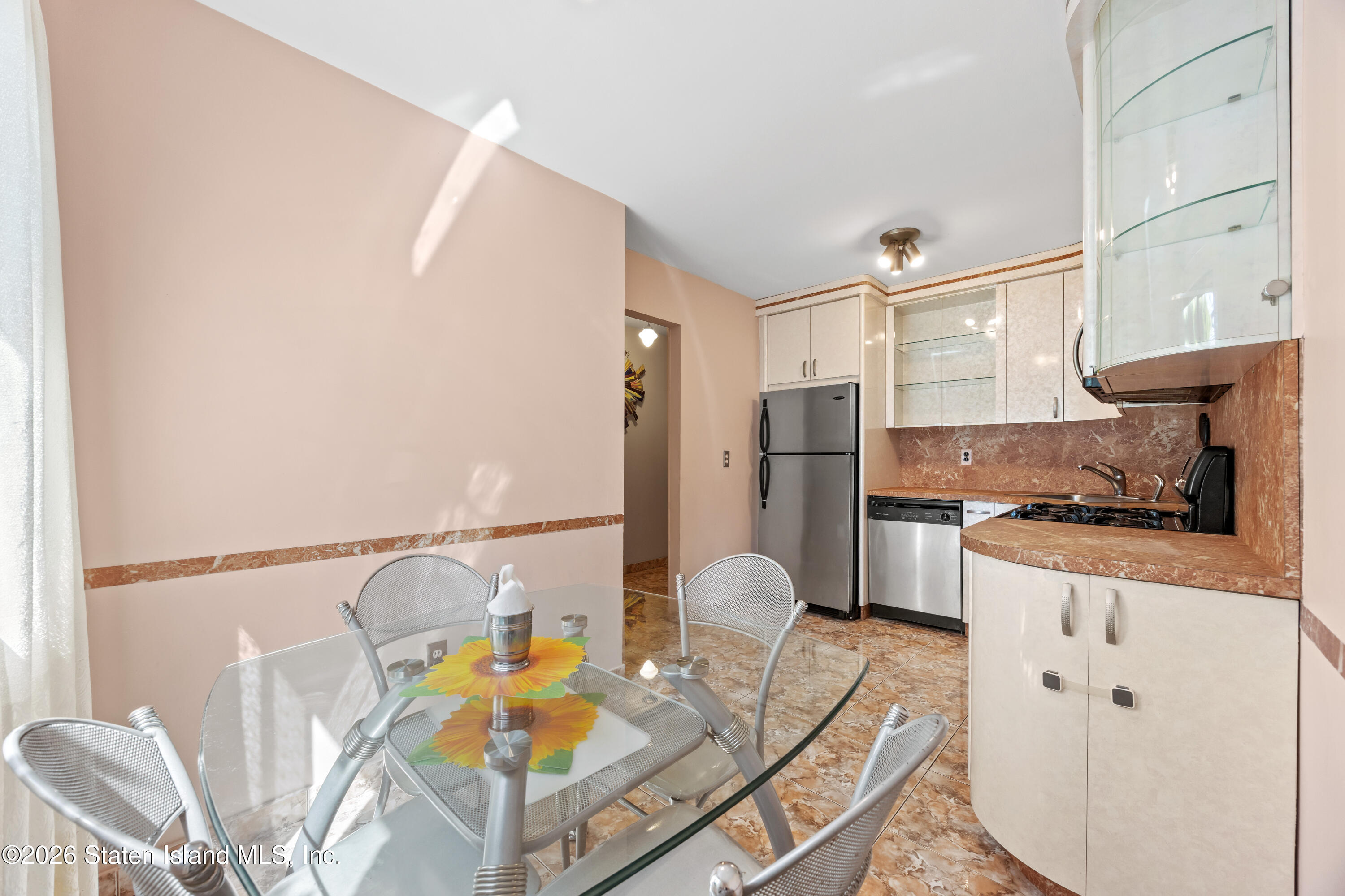 979 West Fingerboard Road Staten Island, NY 10304 - Photo 10 of 31 10