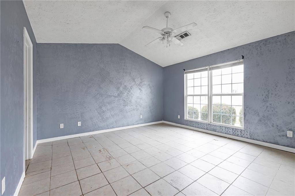1050 Longview Trail Griffin, GA 30223 - Photo 14 of 20 a view of an empty room with a window