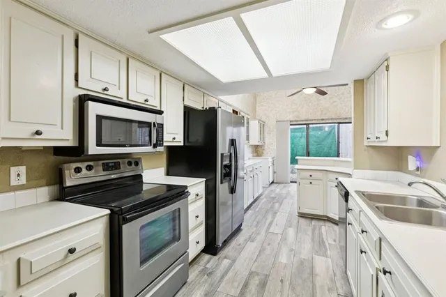 $1,900 | 7450 Holly Hill Drive, Unit 114, Dallas, TX 75231