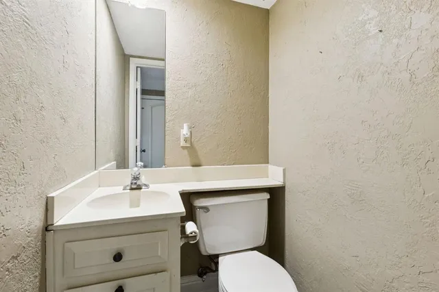 $1,900 | 7450 Holly Hill Drive, Unit 114, Dallas, TX 75231