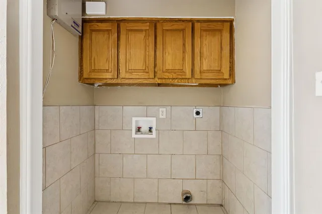 $1,900 | 7450 Holly Hill Drive, Unit 114, Dallas, TX 75231