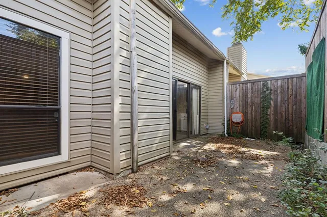 $1,900 | 7450 Holly Hill Drive, Unit 114, Dallas, TX 75231