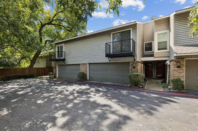 $1,900 | 7450 Holly Hill Drive, Unit 114, Dallas, TX 75231