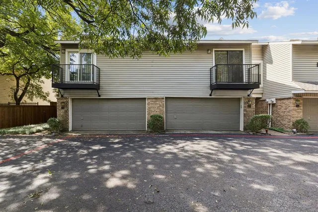 $1,900 | 7450 Holly Hill Drive, Unit 114, Dallas, TX 75231