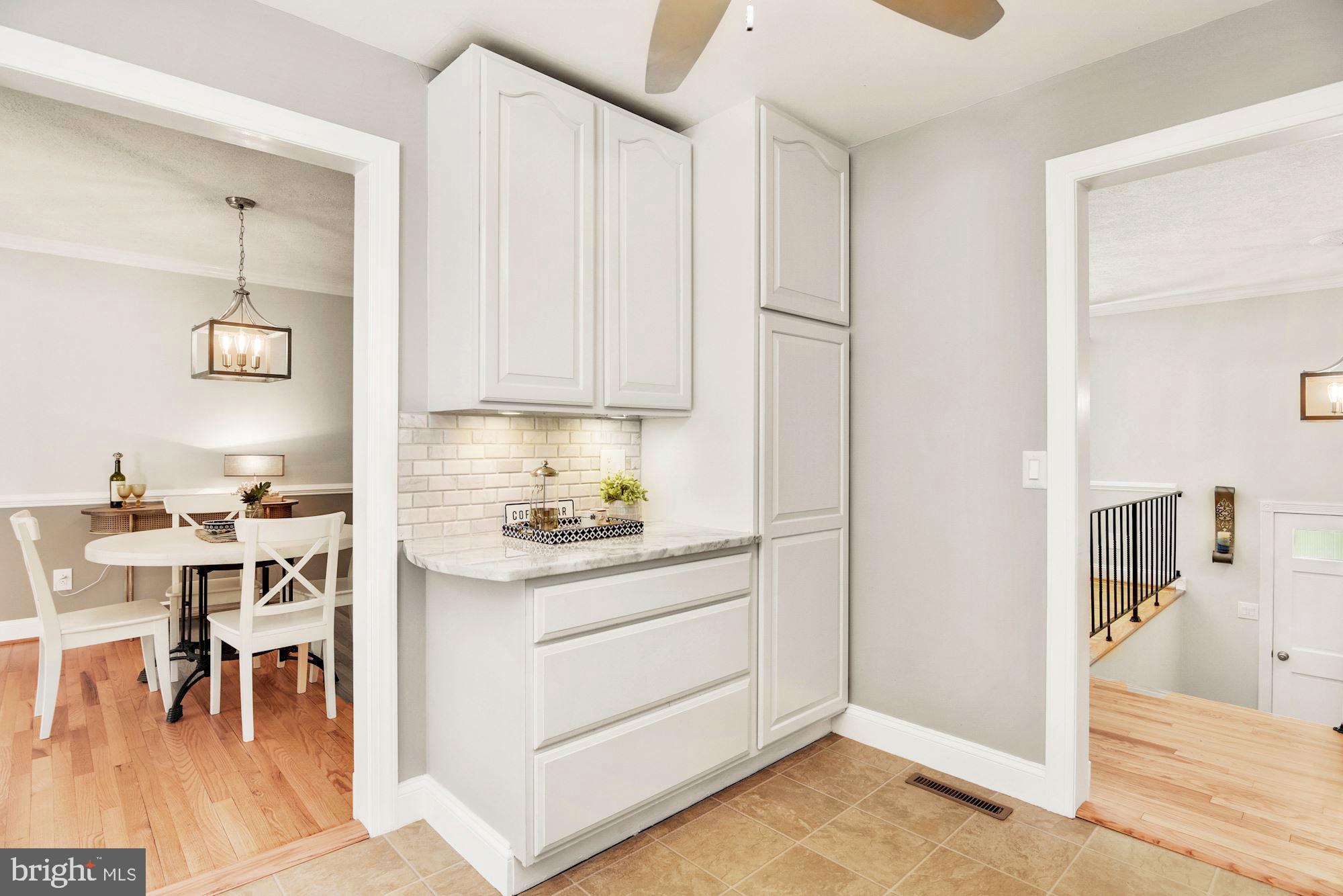 1005 Old Bay Ridge Road Annapolis, MD 21403 - Photo 15 of 56 It's all in the details in this kitchen!