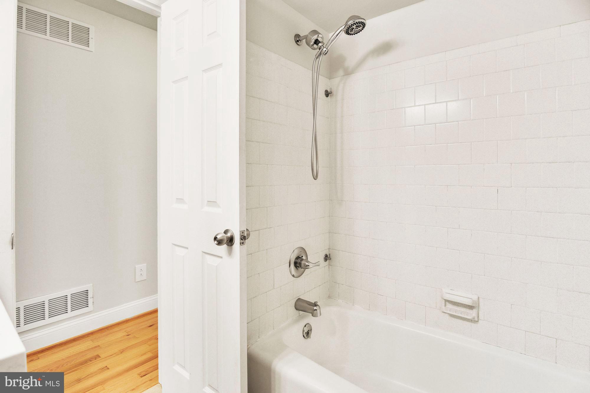 1005 Old Bay Ridge Road Annapolis, MD 21403 - Photo 25 of 56 Bright and updated bathrooms!