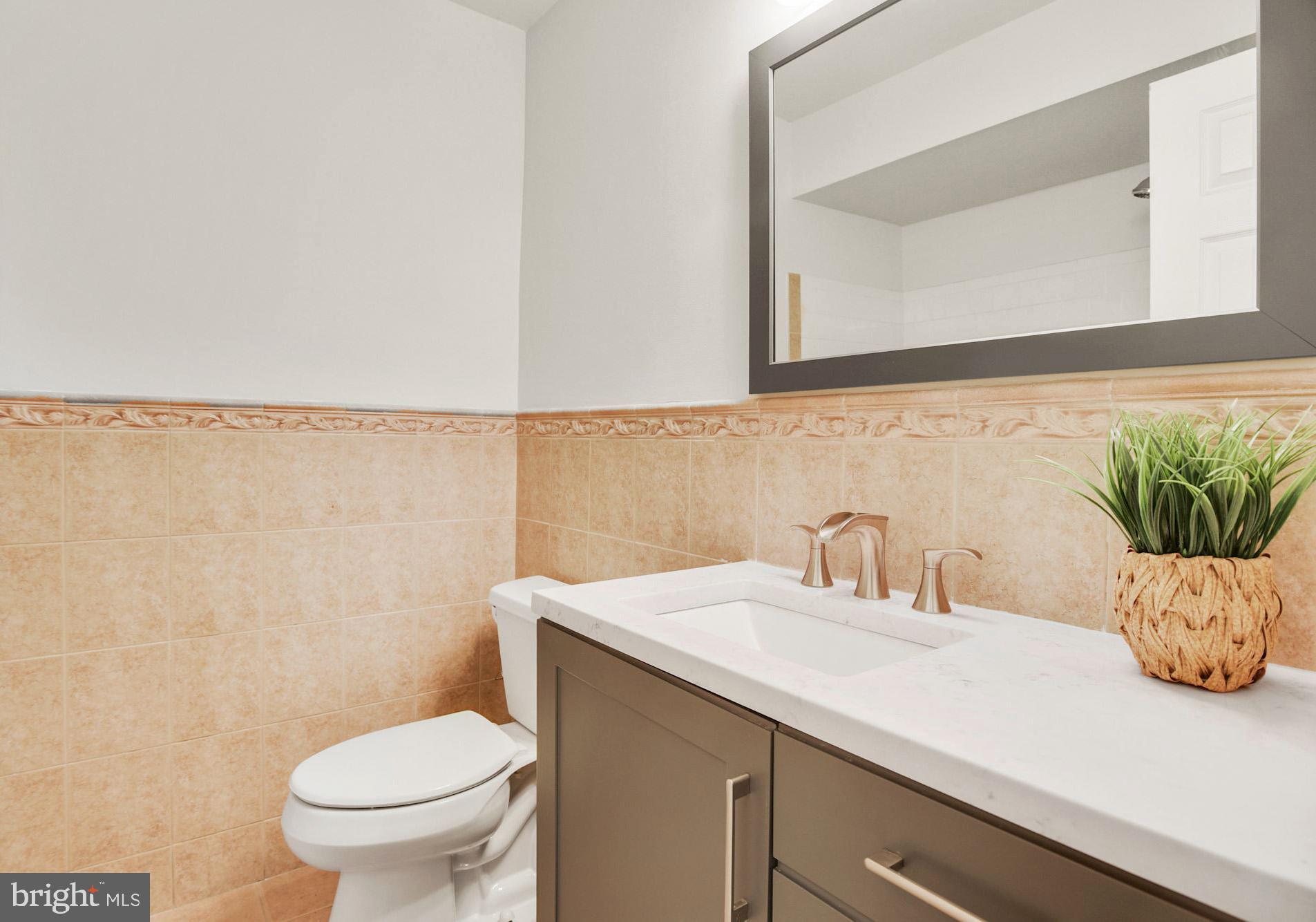 1005 Old Bay Ridge Road Annapolis, MD 21403 - Photo 26 of 56 One of three full bathrooms!