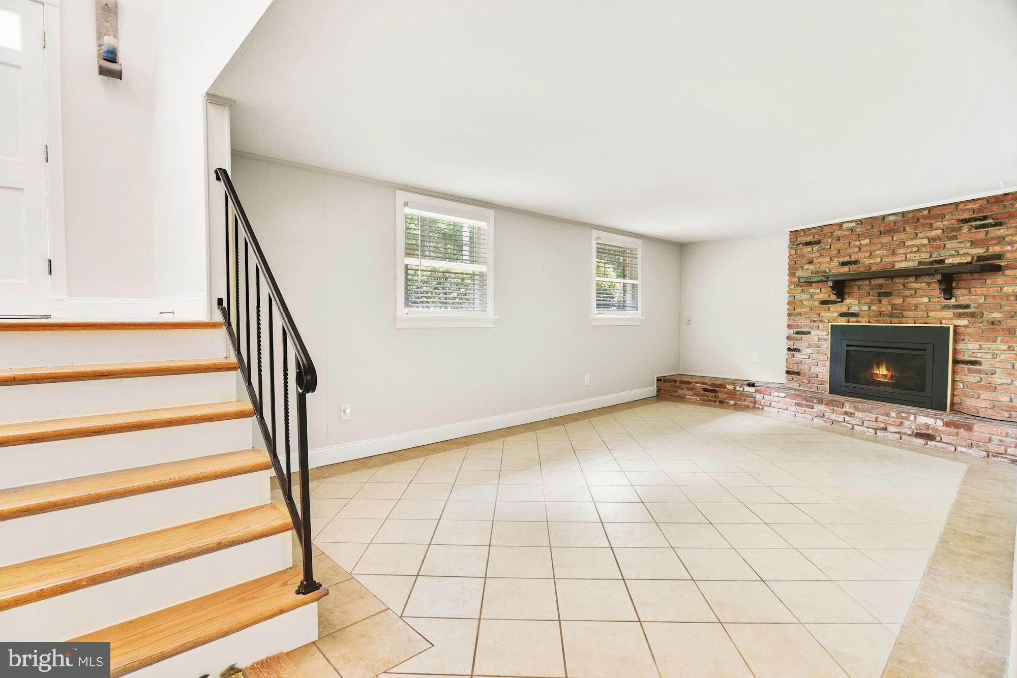 1005 Old Bay Ridge Road Annapolis, MD 21403 - Photo 28 of 56 Beautiful, wide, hardwood staircase.