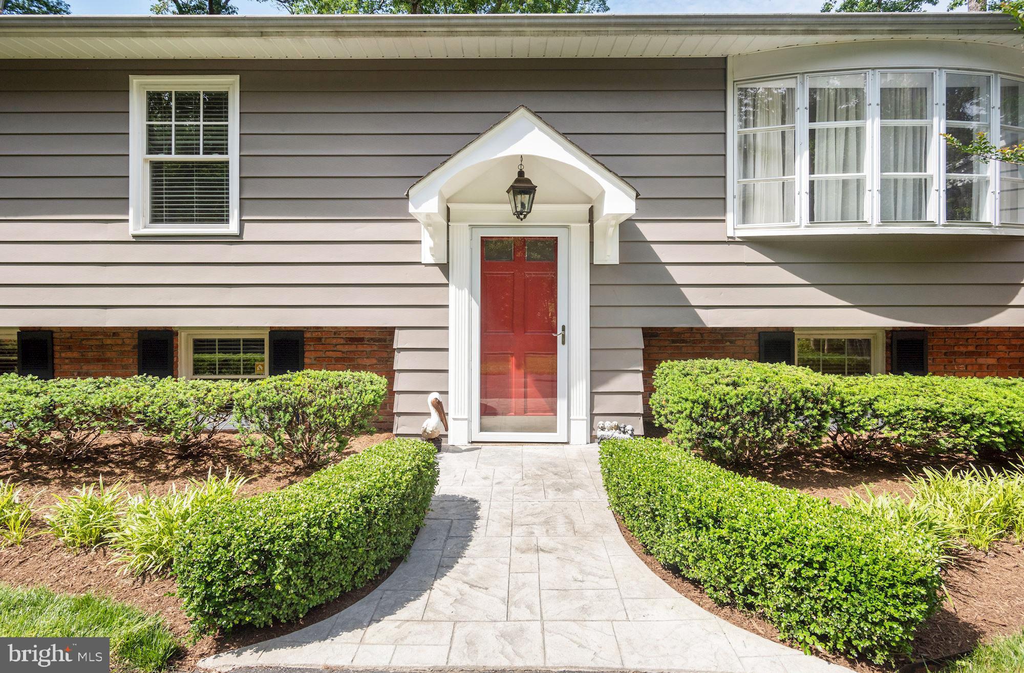 1005 Old Bay Ridge Road Annapolis, MD 21403 - Photo 4 of 56 Check out this landscaping!