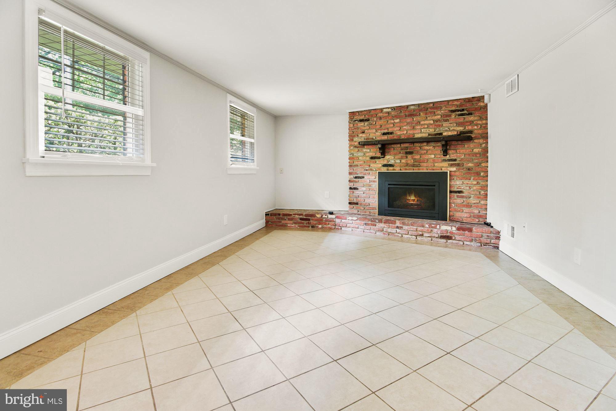 1005 Old Bay Ridge Road Annapolis, MD 21403 - Photo 30 of 56 HUGE room with endless possibilities!