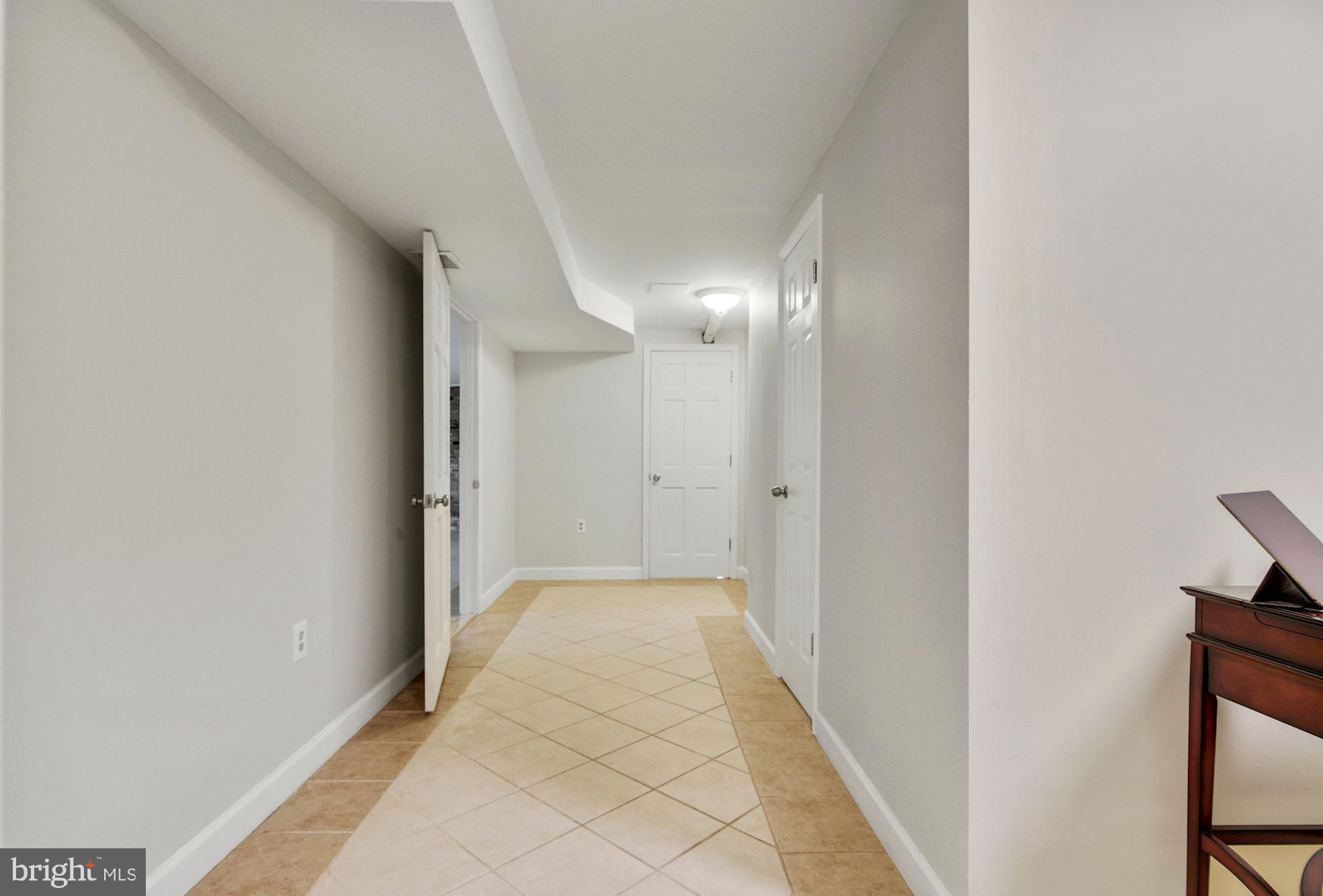 1005 Old Bay Ridge Road Annapolis, MD 21403 - Photo 31 of 56 Wide hallways and fresh paint!