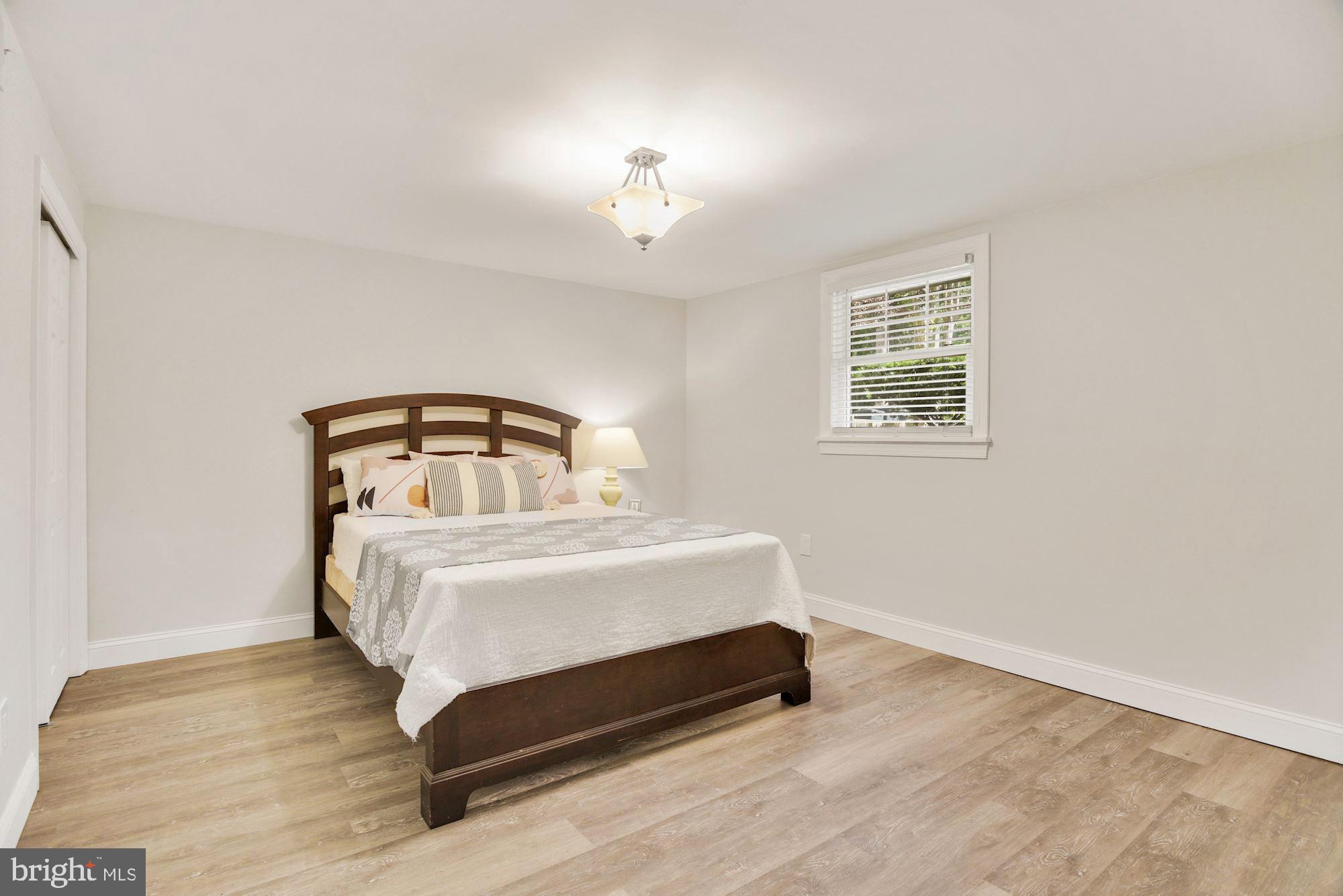 1005 Old Bay Ridge Road Annapolis, MD 21403 - Photo 33 of 56 Perfect guest bedroom with nearby full bath.