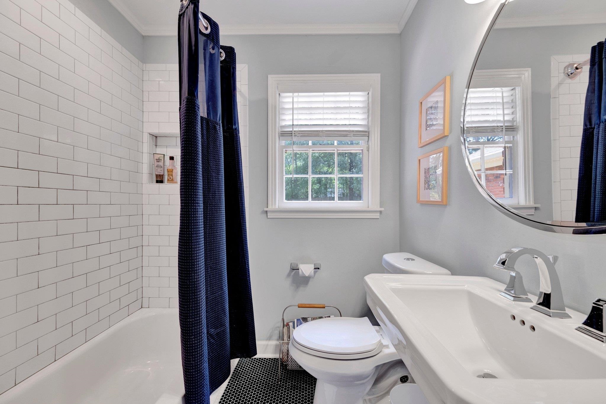 5543 Walnut Grove Road Memphis, TN 38120 - Photo 21 of 25 a bathroom with a sink toilet and shower