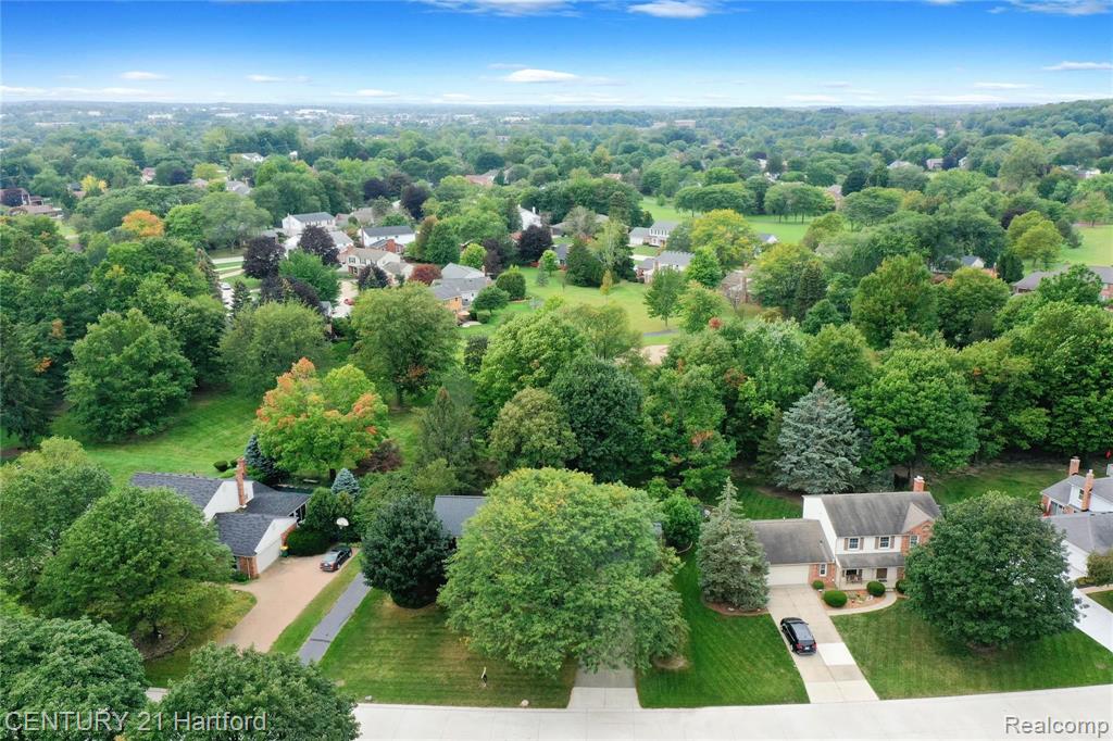 35767 Congress Road Farmington Hills, MI 48335 - Photo 3 of 42