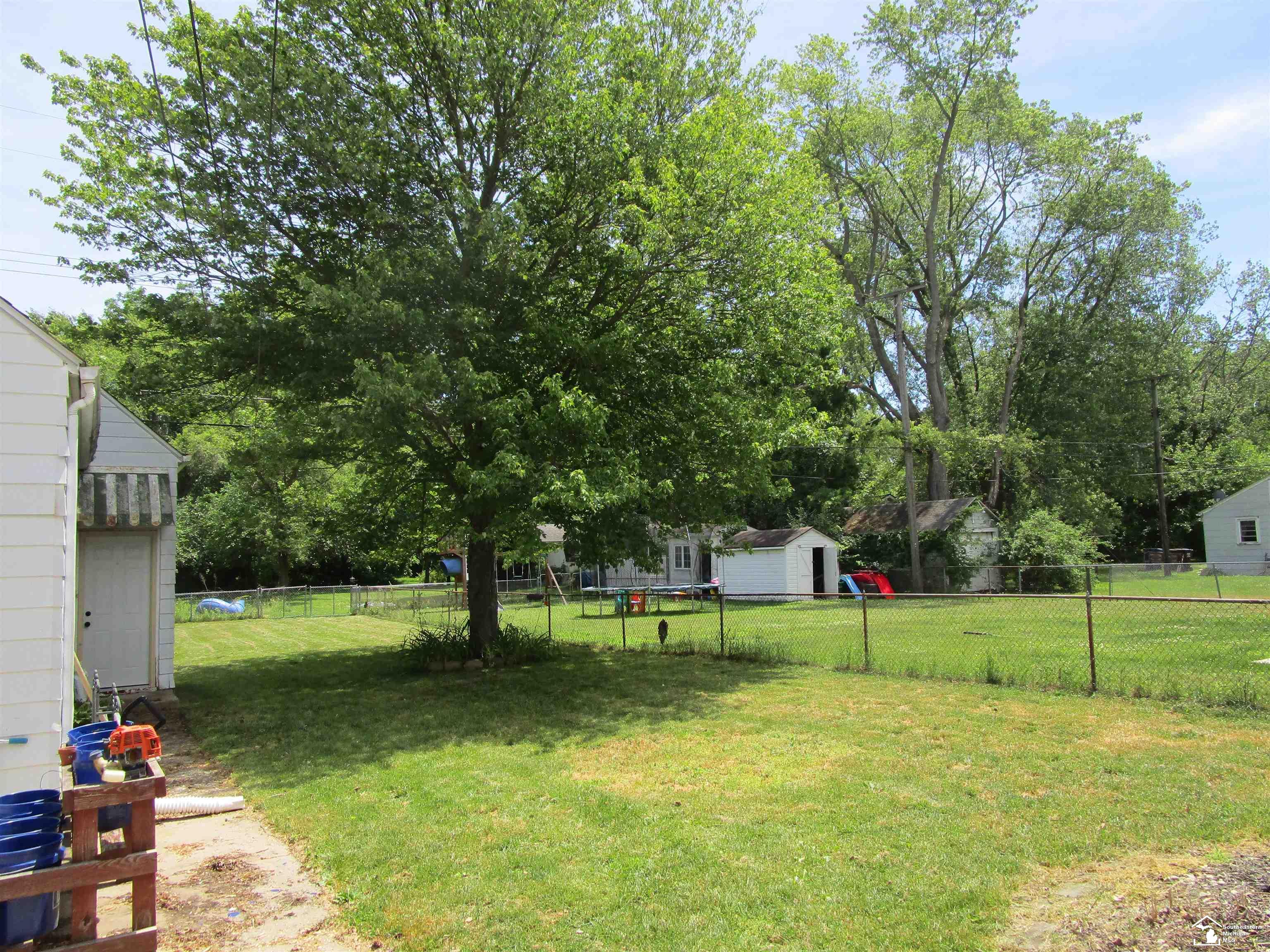 2342 Vivian Road Monroe, MI 48162 - Photo 25 of 32