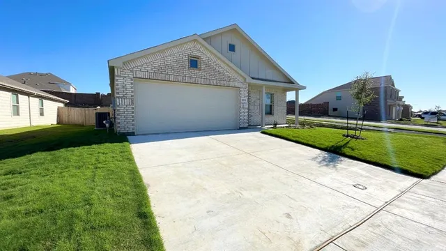 $2,075 | 6433 Becker Avenue, Fort Worth, TX 76123