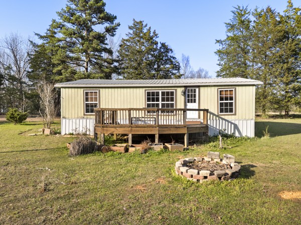 3778 Highway 100 Centerville, TN 37033 - Photo 38 of 59 a view of a house with backyard and sitting area