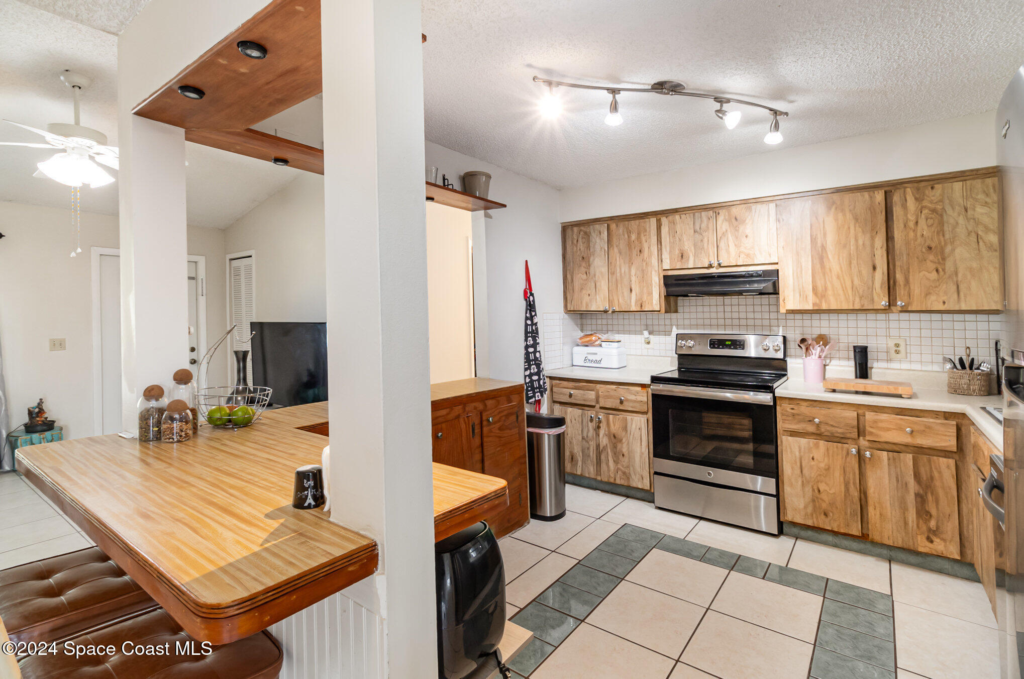 356 Danis Road Southwest Palm Bay, FL 32908 - Photo 8 of 28 010_file_798