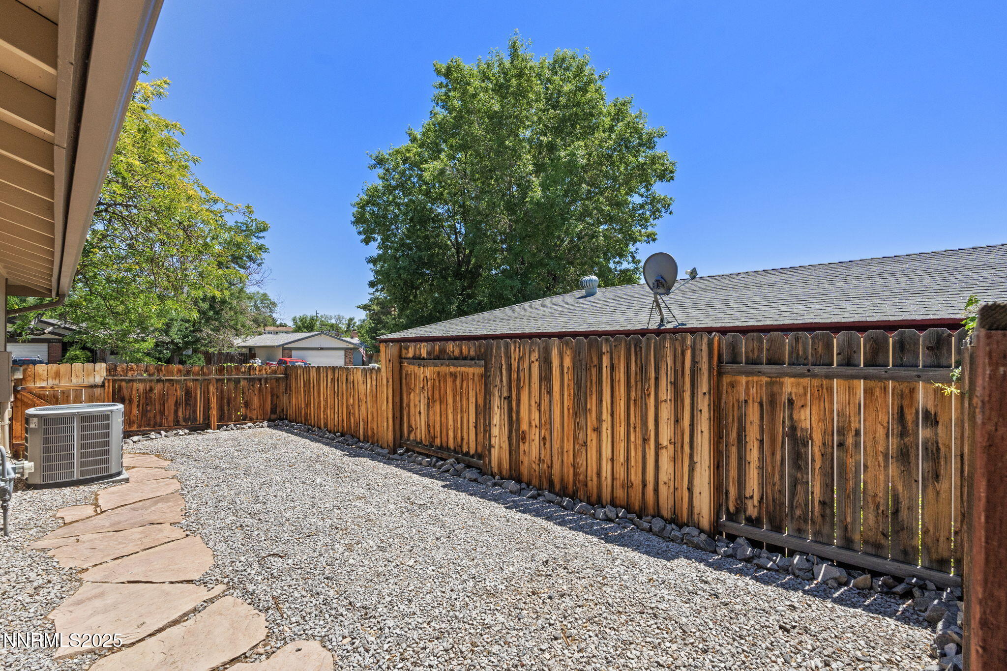 1885 King Edward Drive Reno, NV 89503 - Photo 29 of 31 29-web-or-mls-DSC04634