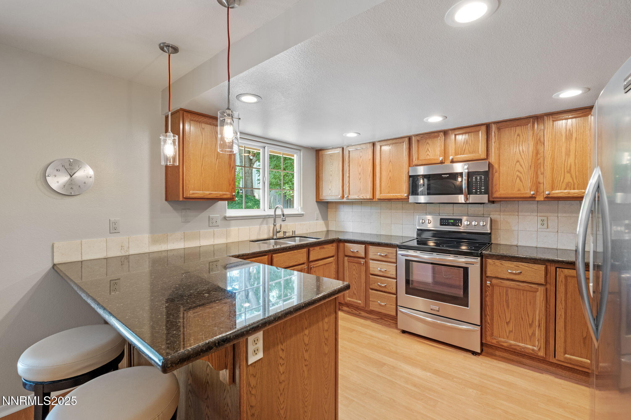 1885 King Edward Drive Reno, NV 89503 - Photo 6 of 31 6-web-or-mls-DSC03849