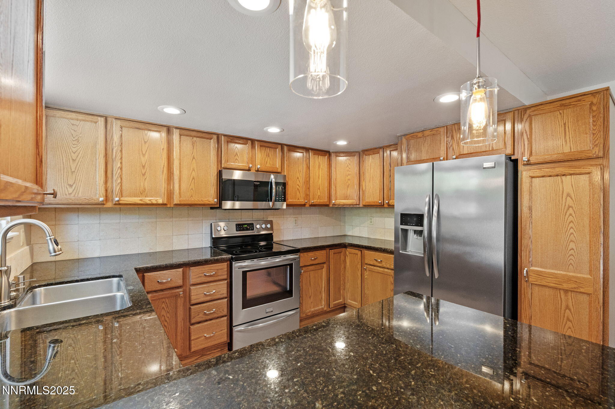 1885 King Edward Drive Reno, NV 89503 - Photo 7 of 31 7-web-or-mls-DSC03854