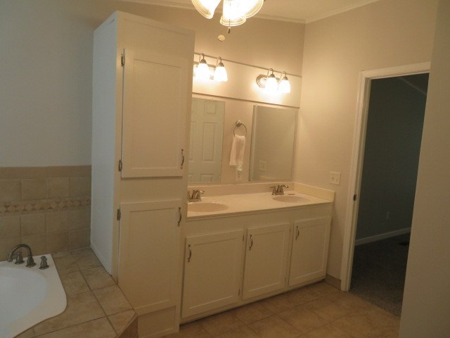 574 Fort Perry Road Box Springs, GA 31801 - Photo 14 of 39 Owners bathroom.