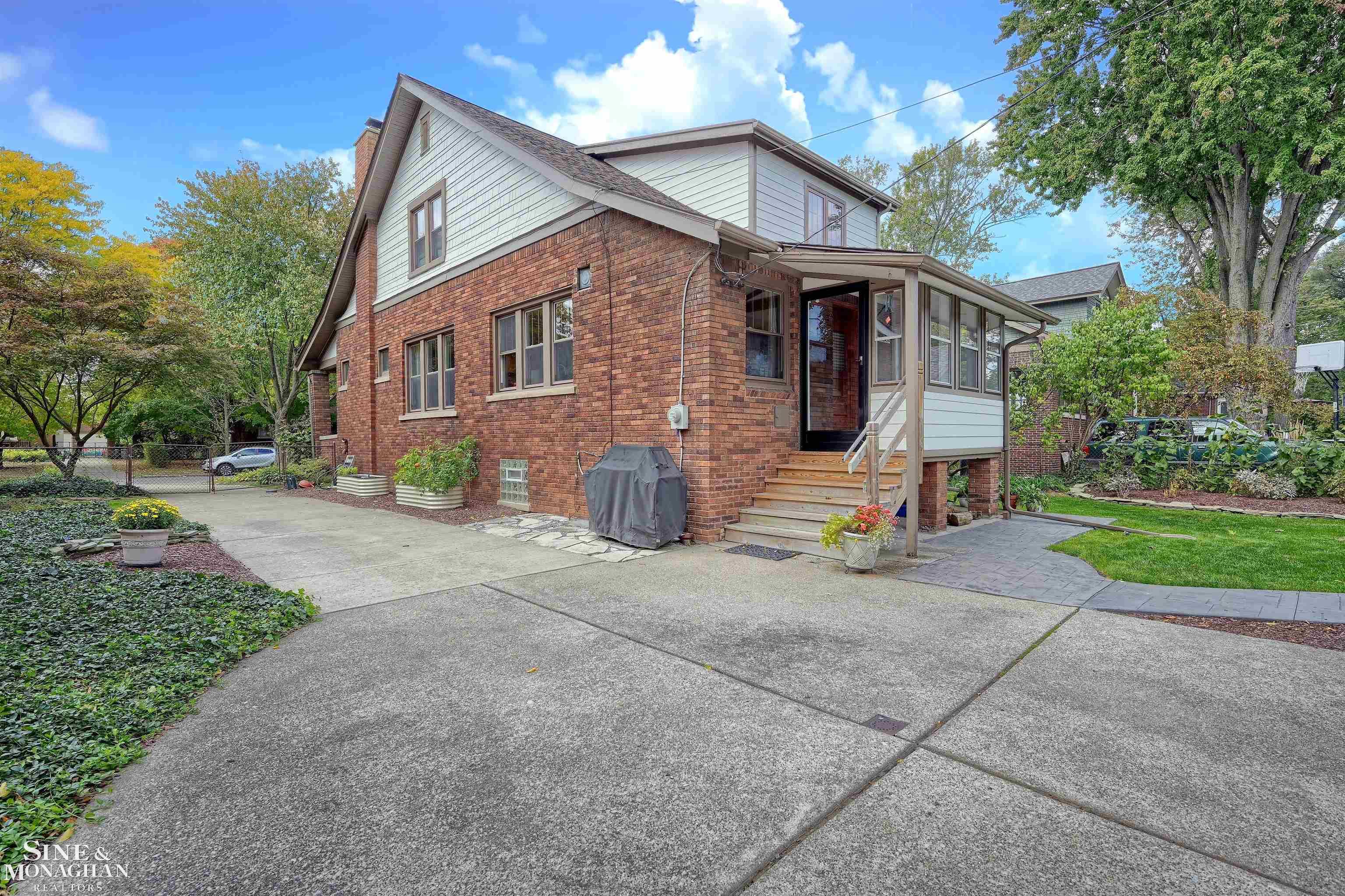866 Barrington Road Grosse Pointe, MI 48230 - Photo 35 of 46 50105698-42.JPG