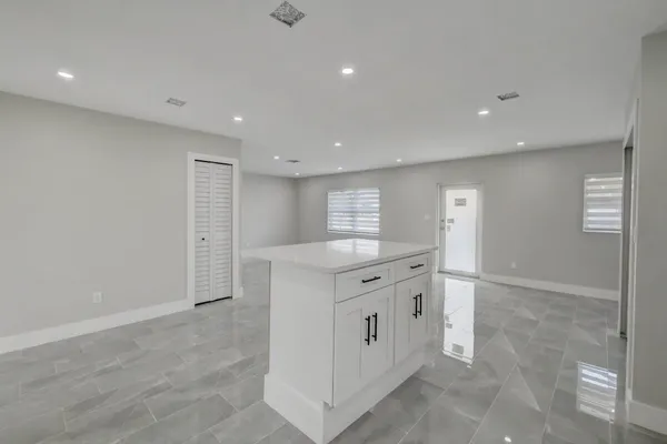 $475,000 | 520 Southwest 13th Place, Deerfield Beach, FL 33441