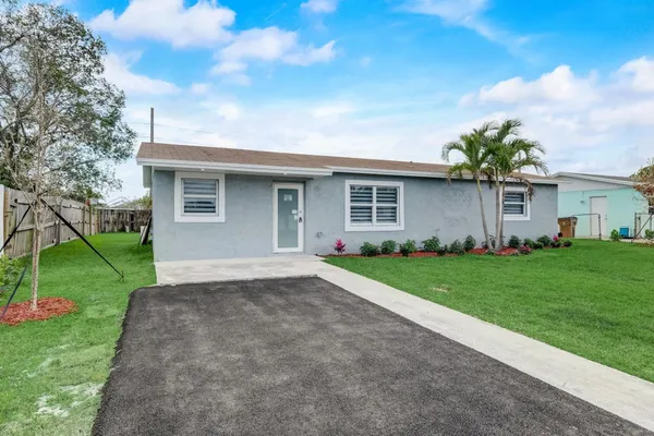 $475,000 | 520 Southwest 13th Place, Deerfield Beach, FL 33441