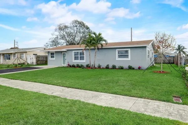 $475,000 | 520 Southwest 13th Place, Deerfield Beach, FL 33441