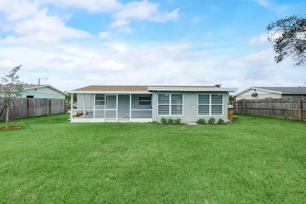 $475,000 | 520 Southwest 13th Place, Deerfield Beach, FL 33441