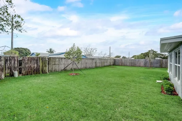 $475,000 | 520 Southwest 13th Place, Deerfield Beach, FL 33441