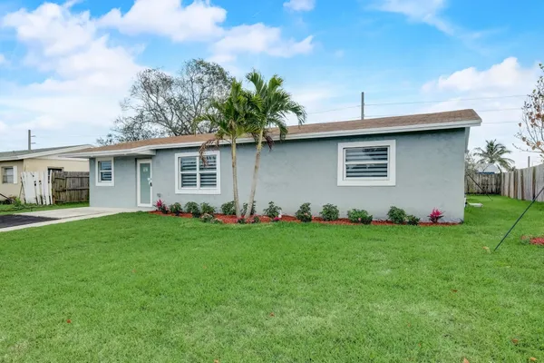 $475,000 | 520 Southwest 13th Place, Deerfield Beach, FL 33441