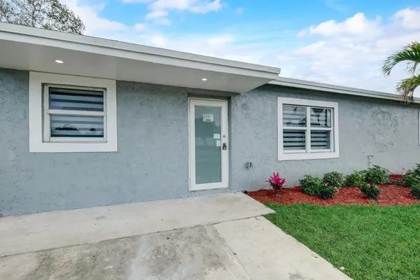 $475,000 | 520 Southwest 13th Place, Deerfield Beach, FL 33441